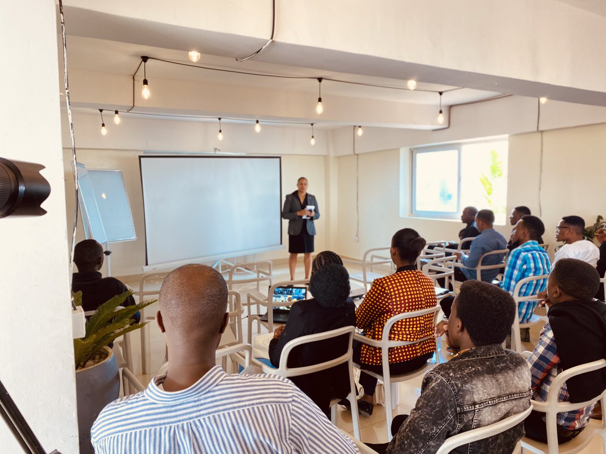 #HappeningNow : #GlobalGoals Jam 2022 the third Edition in Kigali. Organised by @TGP supported by <a href="/GreengrantsFund/">Global Greengrants</a> and <a href="/WSH_Kigali/">Westerwelle Startup Haus Kigali</a> 

Morning speakers are <a href="/EnviroserveRw/">Enviroserve Rwanda</a> and <a href="/GGGI_Rwanda/">GGGI Rwanda</a> introducing SDG 11 and SDG12 to the 40 jammers.               
#youthvoicematter