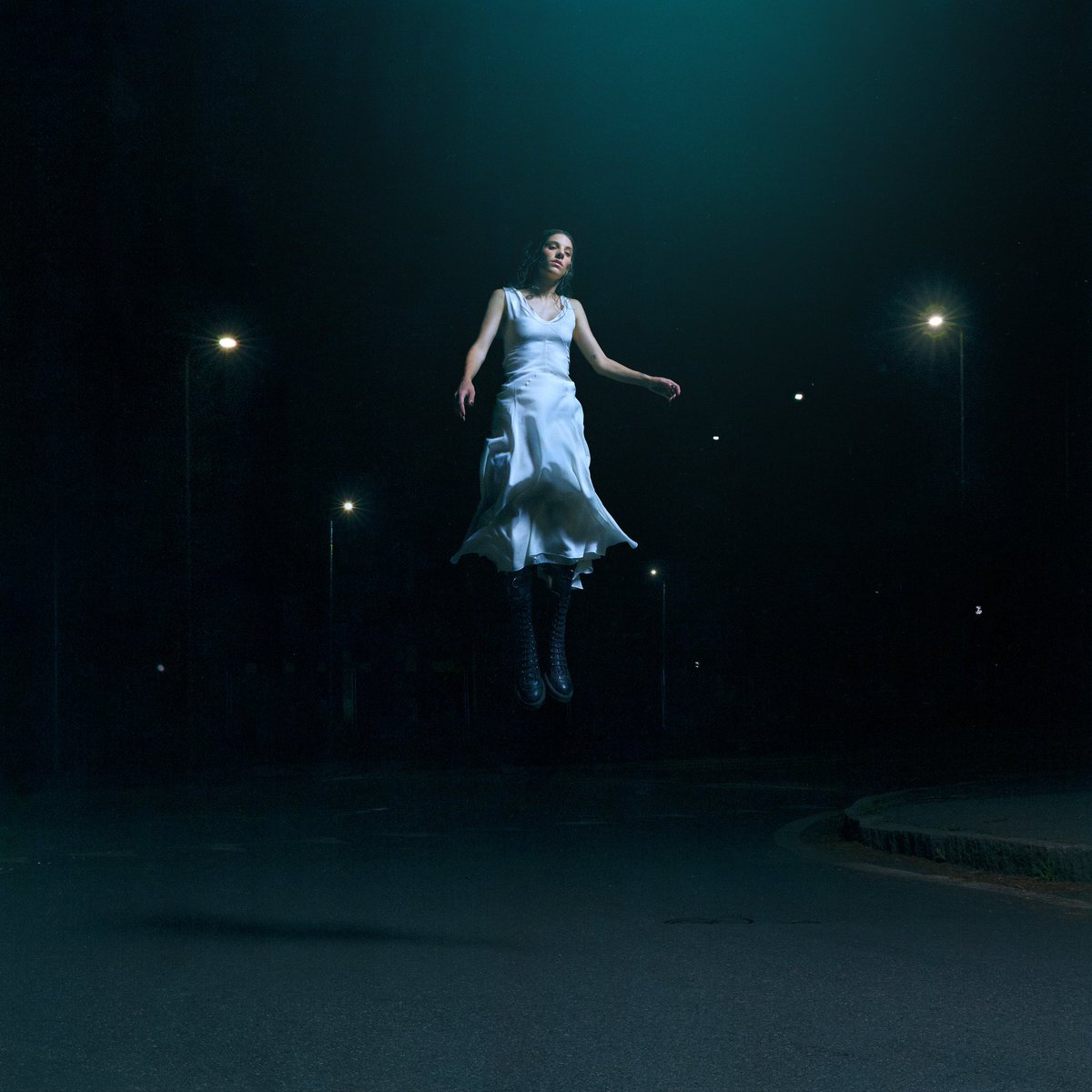 DIAMANTI.  Il mio primo album, sarà vostro il 14.10. Da oggi potete pre-ordinarlo in due edizioni speciali e autografate, VINILE e CD linktr.ee/ginevra_