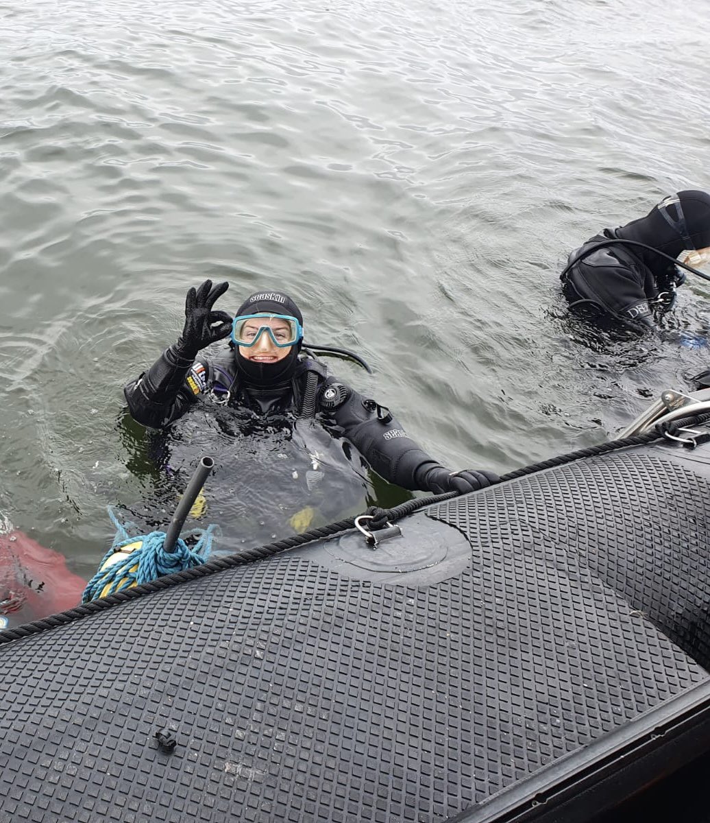 EmmyC_Y's tweet photo. Exciting beginnings for native oyster restoration in #RestorationForth project, conducting site suitability surveys with @HeriotWattUni ! Was a great fun couple of weeks and even got a helpful little dive buddy 🐚🌊🦪! https://t.co/uFRNuRFCtv