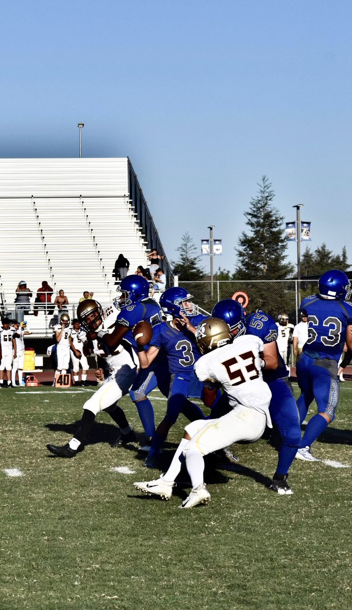 tonyjm3's tweet photo. Our Sierra High JV QB Zak Willson is having a great season! #seirrahighfootball https://t.co/dLnxKojm4A