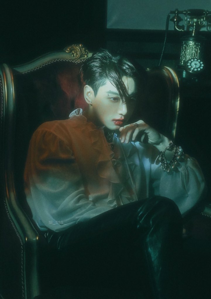 si_sss_'s tweet photo. If I don’t draw vampire Jungkook drinking taehyung’s blood like this🩸 
What am I here for then ??? https://t.co/dwPwBWAkFx