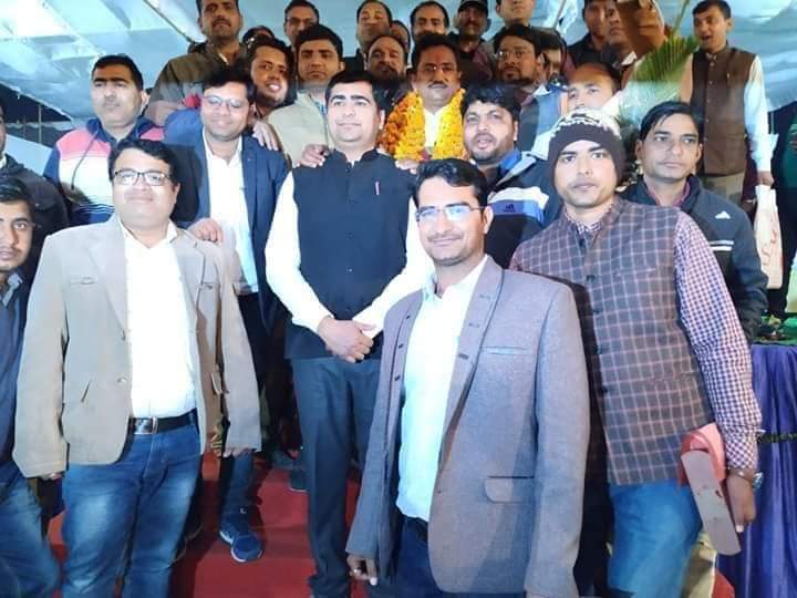 LaxmanS39888526's tweet photo. @PRESIDENTBKN2 @ReslaKOTA मैं पर्सनल कभी मिला नहीं हूं गिरधारी जी से ना ही गिरधारी जी मुझे जानते है लेकिन बिना जाने बीकानेर से मेरे स्थायीकरण के कुछ संशोधन करवाना था तो ग्रुप से नंबर लेके बात की ओर दूसरे दिन संशोधन हो गया रेसला की आवाज को बुलंद करने के लिए भाई साहब का साथ दें https://t.co/58NZfeahrL