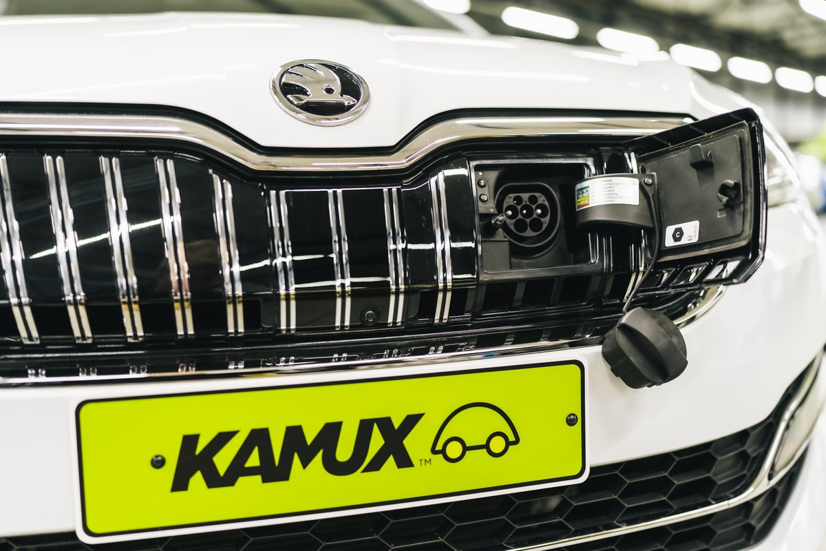 kamuxsuomi's tweet photo. Sähköautoilija voi säästä pitkän pennin kiinnittämällä huomiota ajotyyliin ja latauskäytäntöihin.🚗⚡️ Nappaa talteen neljä säästövinkkiä! 👇https://t.co/nTm5dhsTJR

#kamux #kamuxsuomi #sähköautoilunABC #sähköauto https://t.co/mRme7QW35B