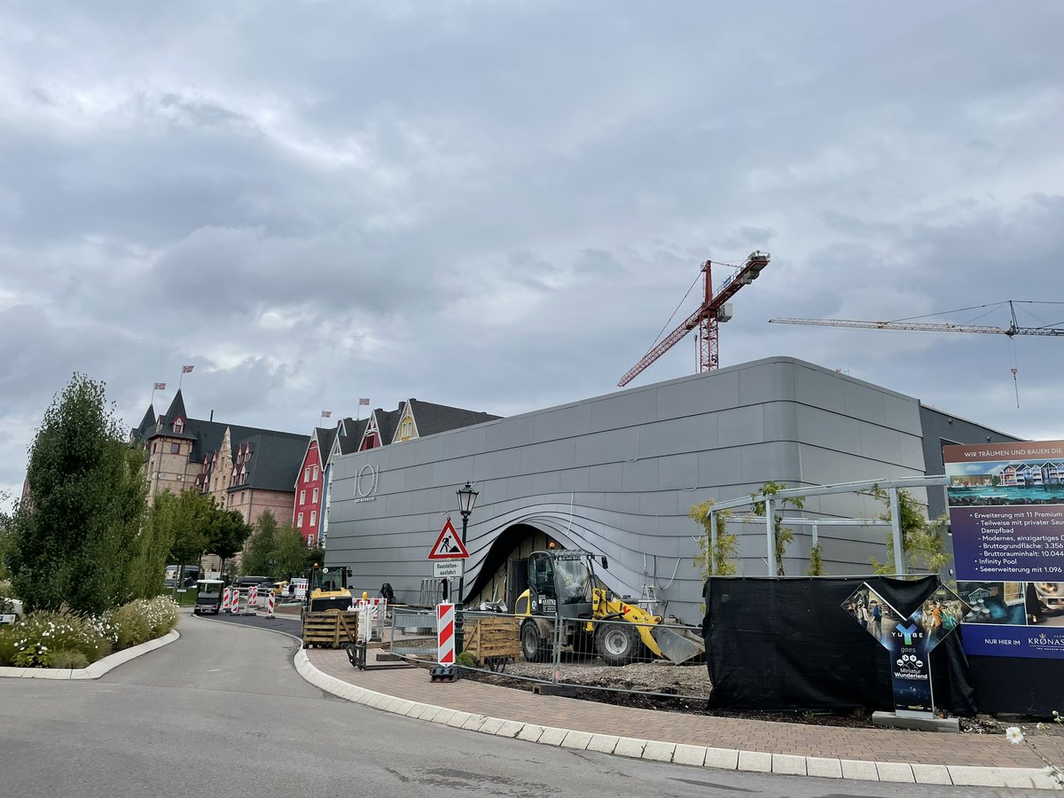 cslkenny's tweet image. Eatrenalin - Europa Park Resort’s upcoming world’s first multi-sensory experience restaurant (fine dining on a trackless dark ride) nears completion 

Package prices start at 195€ per person for the over 100 minutes long unique experience with 8-courses

eatrenalin.de/en/