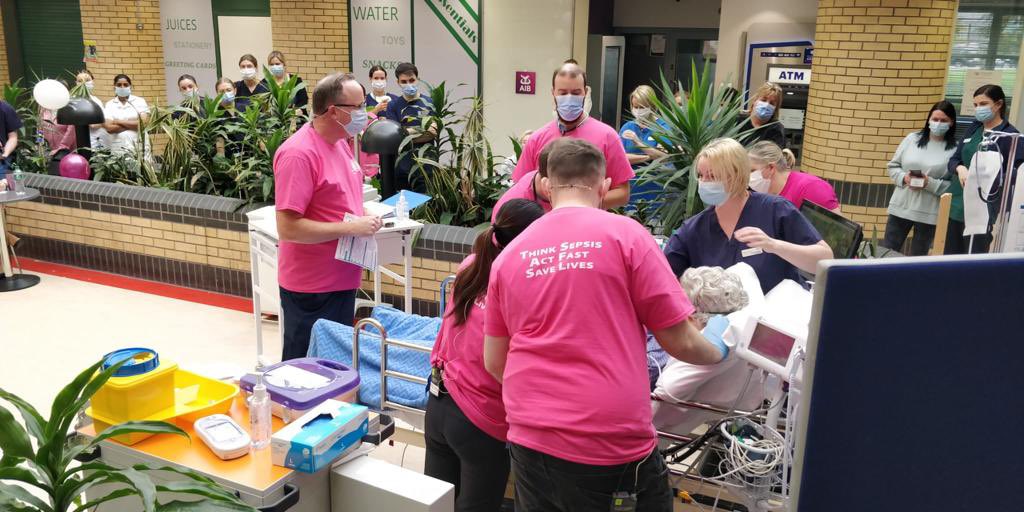 Chuffed to help judge TUH #sepsis Sim Wars. 5 amazing multidisciplinary teams. Great to see such a focus on #humanfactors during simulation including a leadership masterclass from <a href="/ed_tuh/">TUH ED</a> 
Congrats to Urology who were No.1 (pun intended)