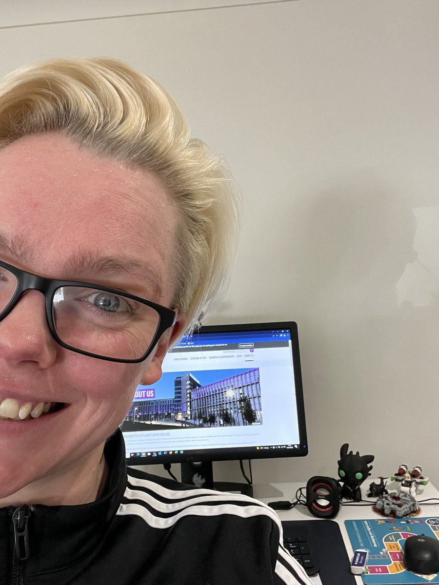 A great #virtualvisit with Gillian and Derek @CofGCollege a pre-meet to chat about ideas and opportunities! Looking forward to visiting in person soon as part of my @ColDevNet #grandtour #karaokeconfidence #creativelearning #innovate #inspire