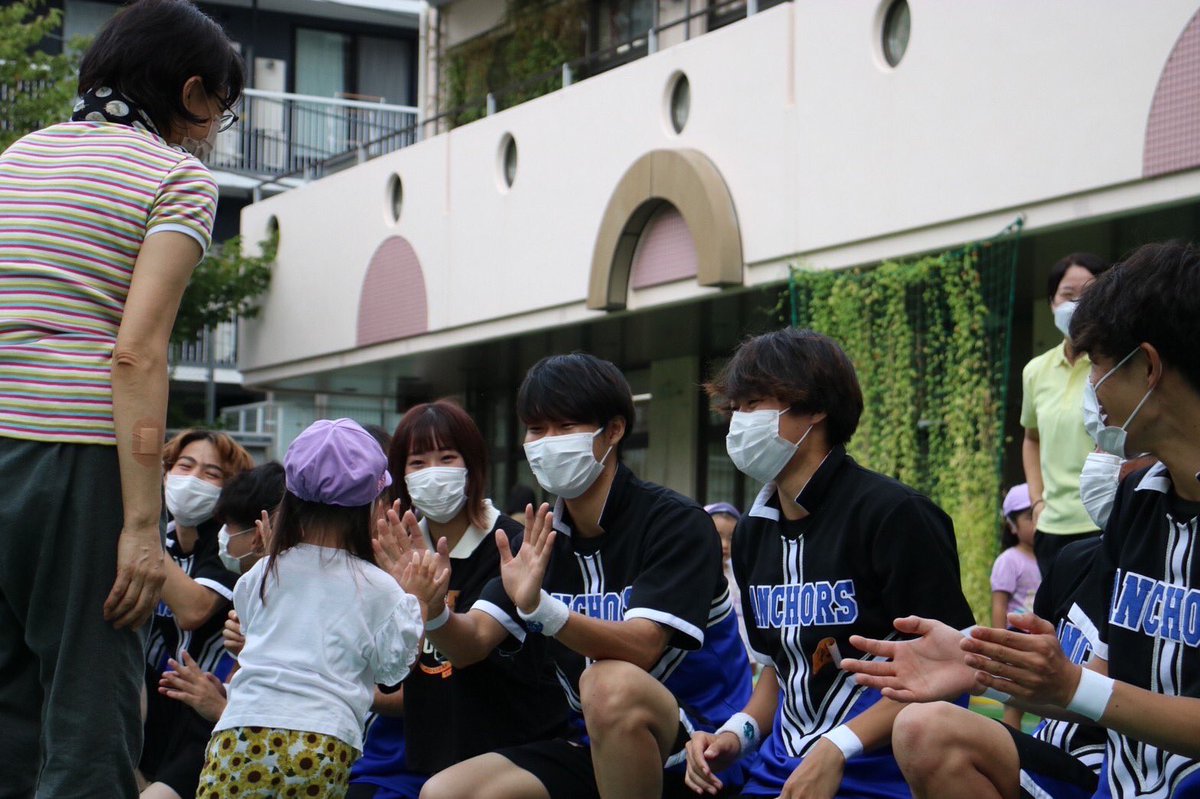 anchors_meiji's tweet photo. 【出演報告📯】
先日、月島幼稚園にて演技を披露させて頂きました🎉
子どもたちの「おおー！」という大きな歓声をたくさん頂きました😆
また、演技後には子どもたちと一緒にダンスを踊って交流させて頂き、貴重な経験をさせて頂きました🕺💃
（演技時のみマスクを外しています）
#ANCHORS #出演報告 https://t.co/aSMsUDTdqB