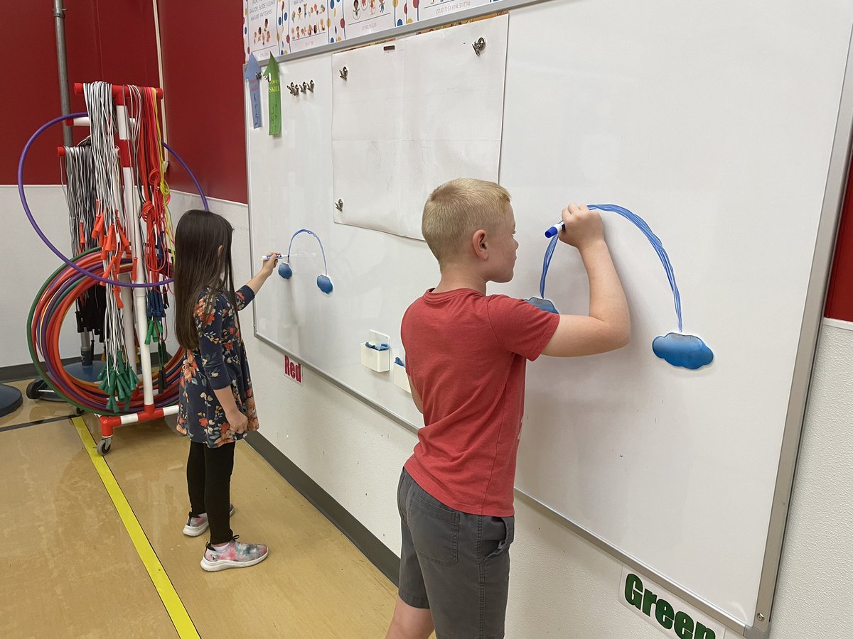 KAThompson05's tweet photo. #MotorLab at @twomileprairie is underway. Jumping Rainbows challenges crossing the midline, fine motor, tracing, tracking, and general focus. These Ss are Motor Lab experts ☺️ https://t.co/PzTdQ96sqy