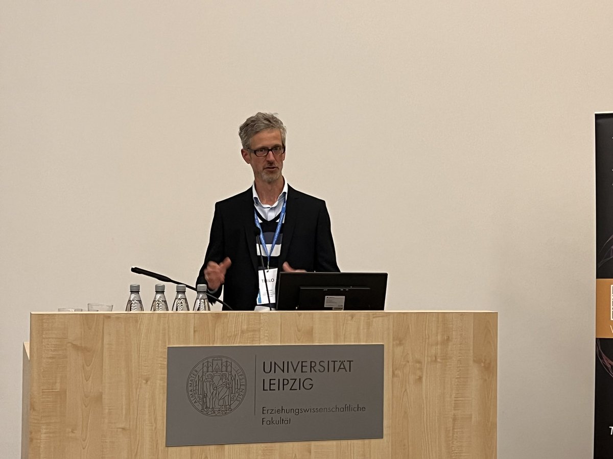 regstud's tweet photo. Closing #CEE22 debate with Maciej Smetkowski @EUROREG_UW 🇵🇱 Petya Slavova, Sofia University St. Kliment Ohridski 🇧🇬; BenedekJzsef2 Universitatea Babes-Bolyai 🇷🇴 chaired by Thilo Lang @Leibniz_IfL 🇩🇪 https://t.co/GpSaDEmFIV