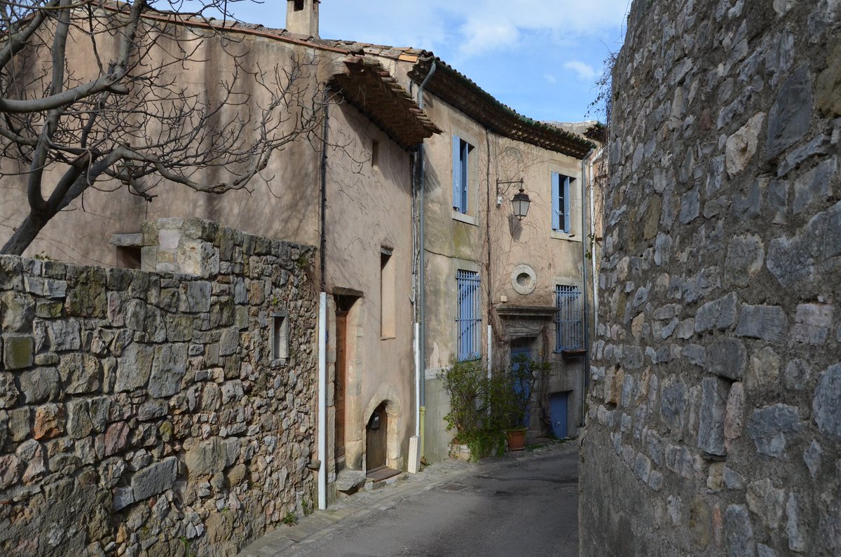 DuBerger's tweet image. Une Visite guidée gratuite de Puechabon à la recherche des traces de la vie d'autrefois des Puéchabonais. Ce village circulaire médiéval abrite un patrimoine remarquable et insolite dont les vestiges d'une usine à gaz
Horaire : 9h45 (durée de la visite : 1h/1h15)
Devant l’église