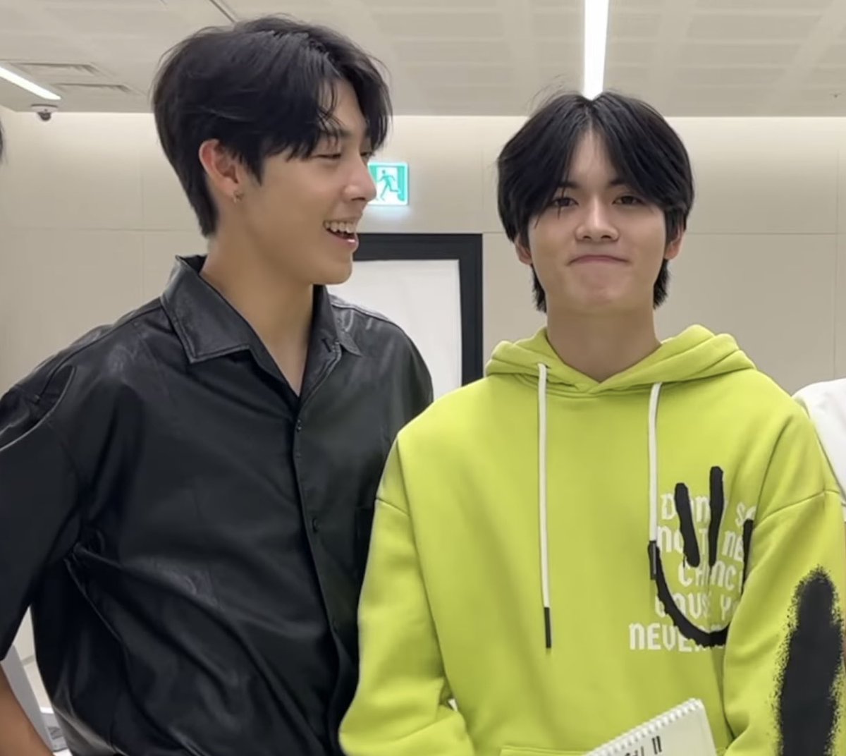 JDorjor's tweet photo. จะเมื่อวานหรือวันนี้น้องยอร์ชก็เป็นตะเร้กของพี่อูชานตลอดไป🤣

#WOOCHAN #YORCH #TraineeA https://t.co/IS2D7wGyJ8