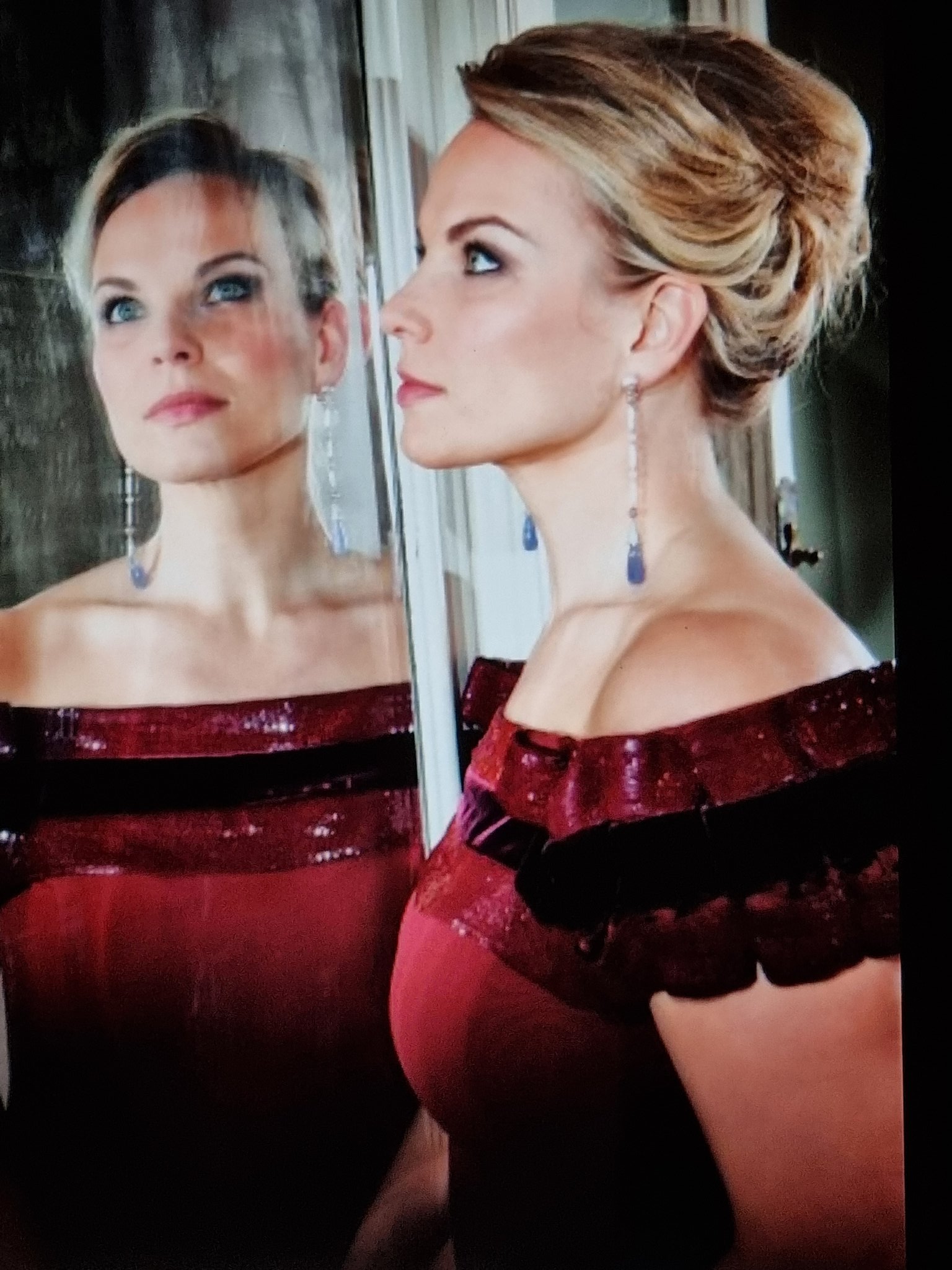  Happy birthday to the great mezzo-soprano El na Garan a  
