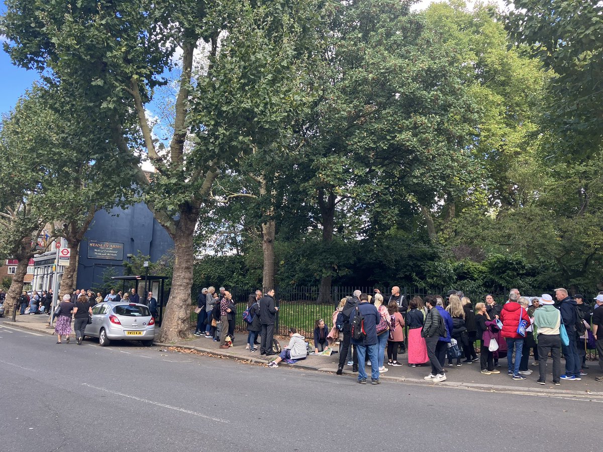 hannahbayman's tweet photo. Southwark Park closed about 20 minutes ago and a Queue to get into The Queue is now growing from the park gates along Southwark Park Road https://t.co/jZ6IeYDpih