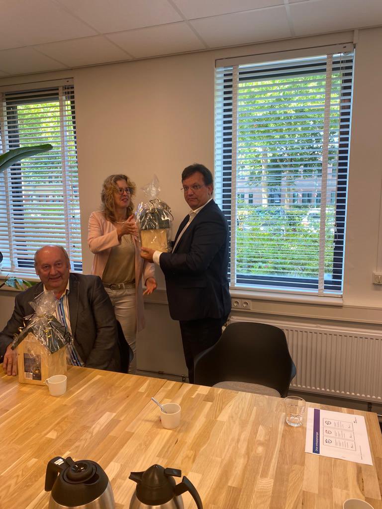 Vandaag <a href="/JacoGeurts/">Jaco Geurts</a> en <a href="/houtman_laurens/">Laurens Houtman</a> van <a href="/cdavandaag/">CDA</a> en <a href="/MourikRobert/">Robert Mourik</a> van <a href="/christenunie/">ChristenUnie</a> op werkbezoek bij <a href="/StichtingOpMaat/">OpMaat</a> gehad. We bezochten een #KoopGarant-woning in Leusden. Zonder de inzet van KoopGarant door @WSLeusden had deze bewoonster de woning nooit kunnen kopen.