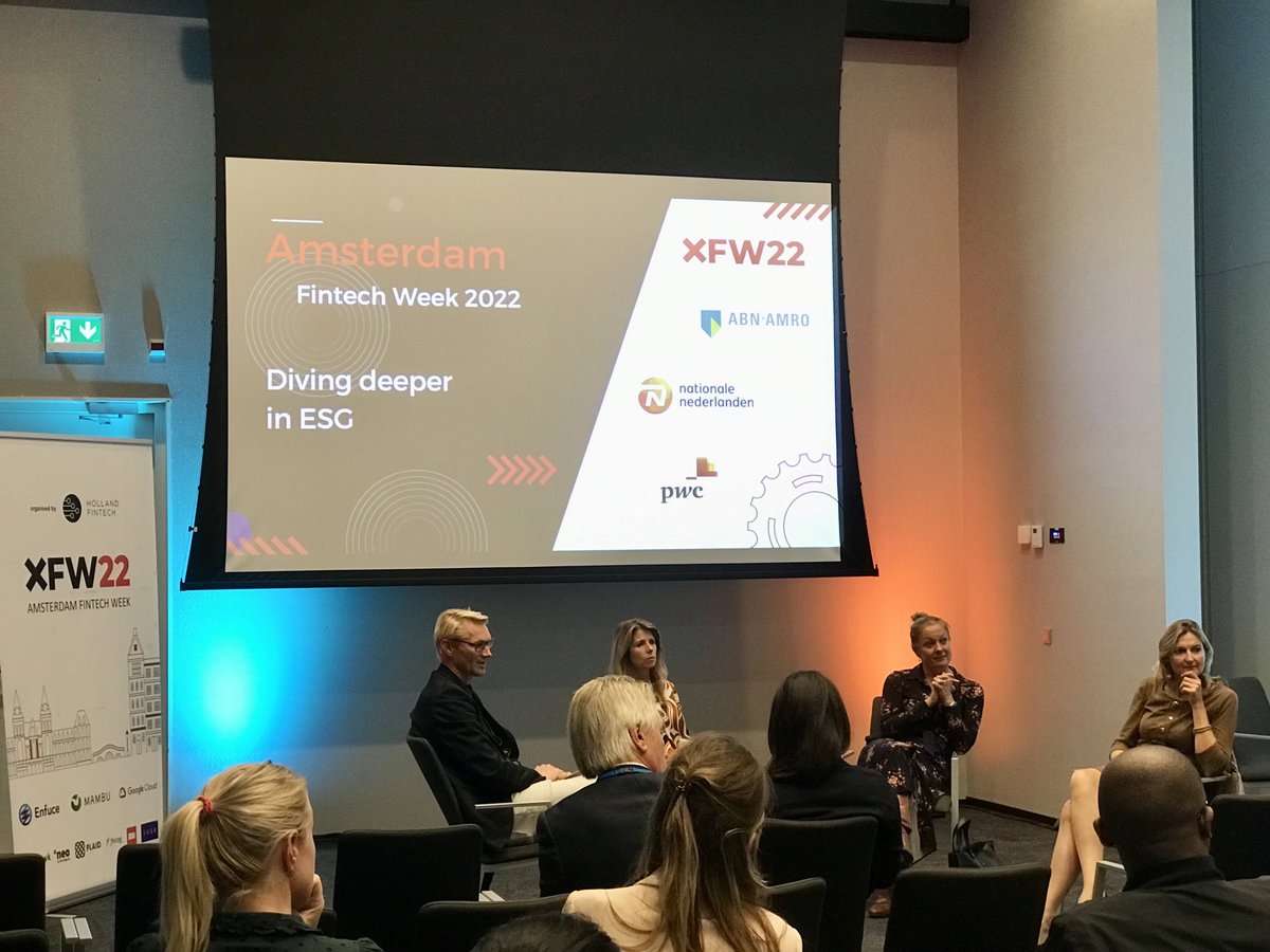 janjaapomvlee's tweet photo. Moderator @MennovL diving deeper into #ESG with his panel members from @ABNAMRO @nn_nederland and @PwC_Nederland @XFinTechWeek 👌@HollandFinTech #data #datasharing #reporting #KYC #CDD #gooddiscussion https://t.co/PLXmOhUfeN