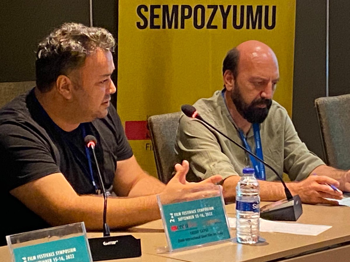 filmfestivalsym's tweet photo. Film festivali direktörleriyle gerçekleştirdiğimiz özel oturum, İzmir Uluslararası Kısa Film Festivali direktörü Yusuf Saygı'nın konuşmasıyla devam ediyor. @altinkozaff @screenfestjrnl #filmfestivalsymposium2022 #symposium2022 #screenfest https://t.co/ISNPLu0yav