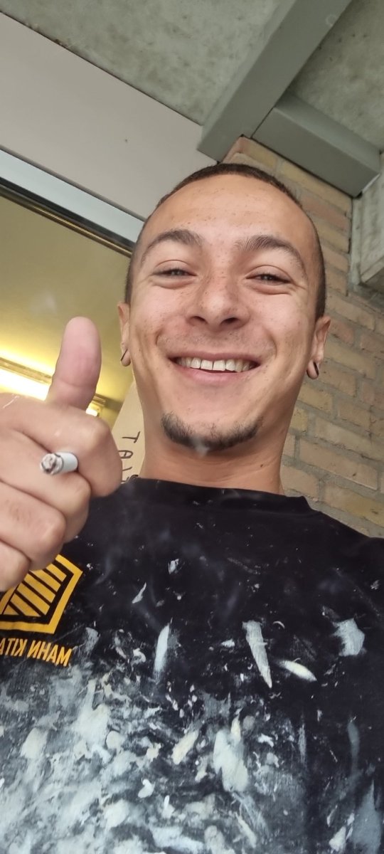 Skilliecam's tweet photo. Hahaha blije ei. Mr major love naar iedereen die me komt volgen. Ik ga proberen hier ook wat meer actief te zijn. #Lekkurr https://t.co/AJFvYHAfIB