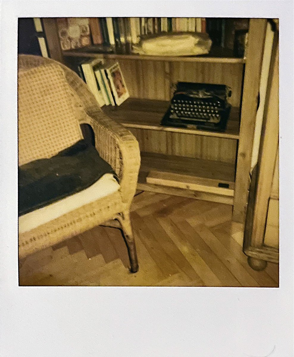 GergelyHANDO's tweet photo. Piece of home
📷Polaroid Now+
🎞️Polaroid I-type
⚡️On
🎨Yellow lens filter
#polaroid #polaroidoriginals #polaroidcamera #instantsquare #polaroidpicture #analoguephotography #instantphotographers #istillshootfilm
#polaroidphotography #polaroidnow #filmphotography #polaroidnowplus https://t.co/GyCe19UImA