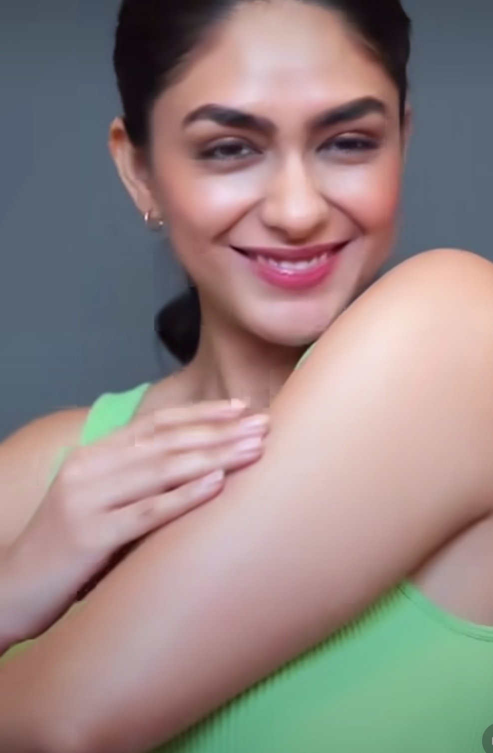 Kolly Censor on X: . Mrunal thakur t.coouiLF0plJz  X