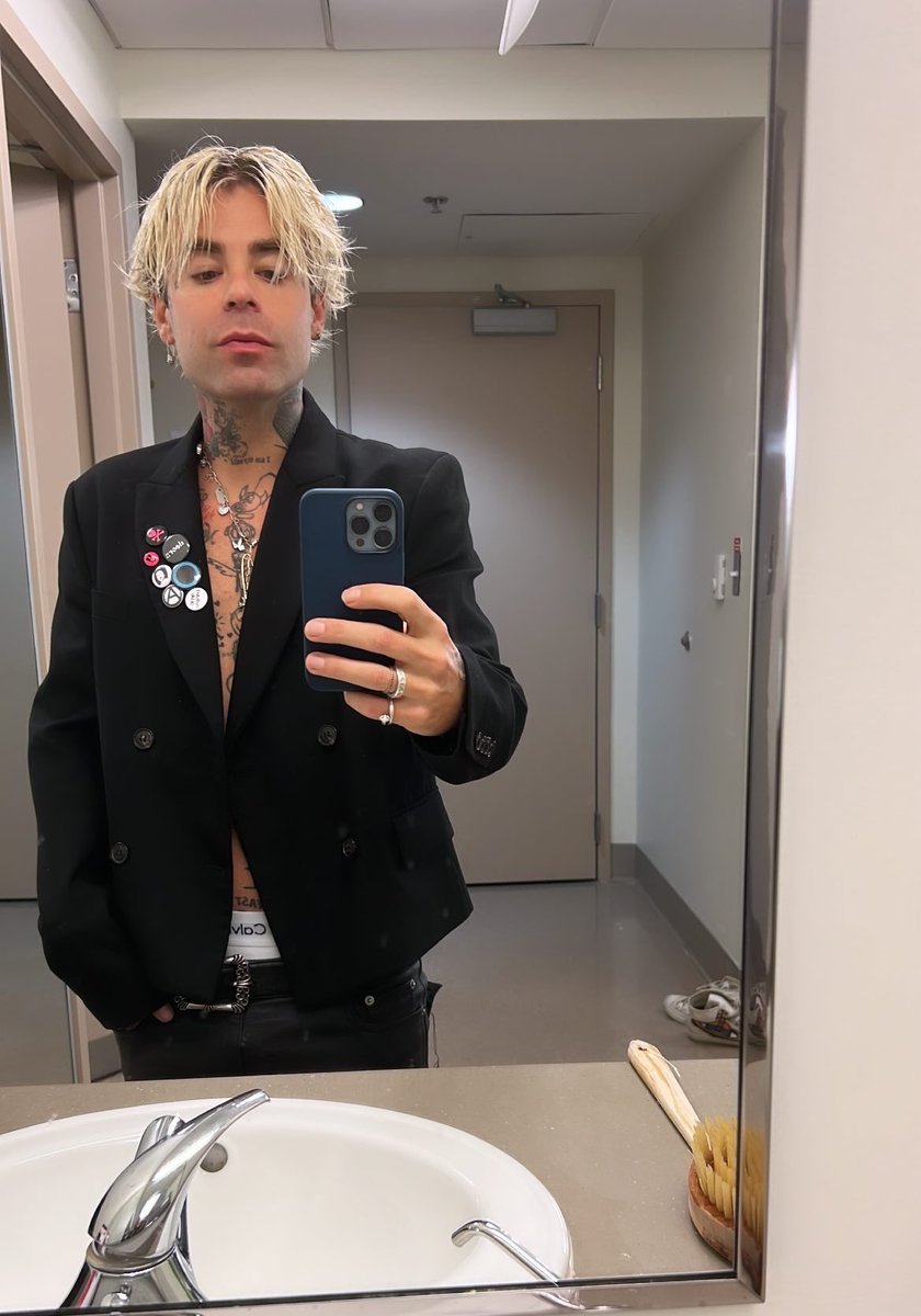 MODSUN's tweet photo. Good morning twitter 💋 https://t.co/aeb3L0yEJ8