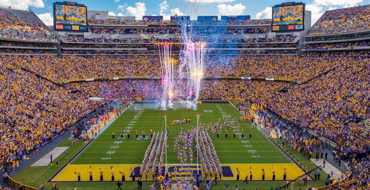 KobayDev's tweet photo. hey @womxck15 - so happy that you will be at @LSUFootball on Sat Night in @TigerStadium! #LSUfans be cheering for you from those stands next season. Listen to #TigerNation and get a feel of #LSUgameday because you are a member of the FAMILY! Bring big @Nyck1k down with you! https://t.co/qRTt4FjWhi