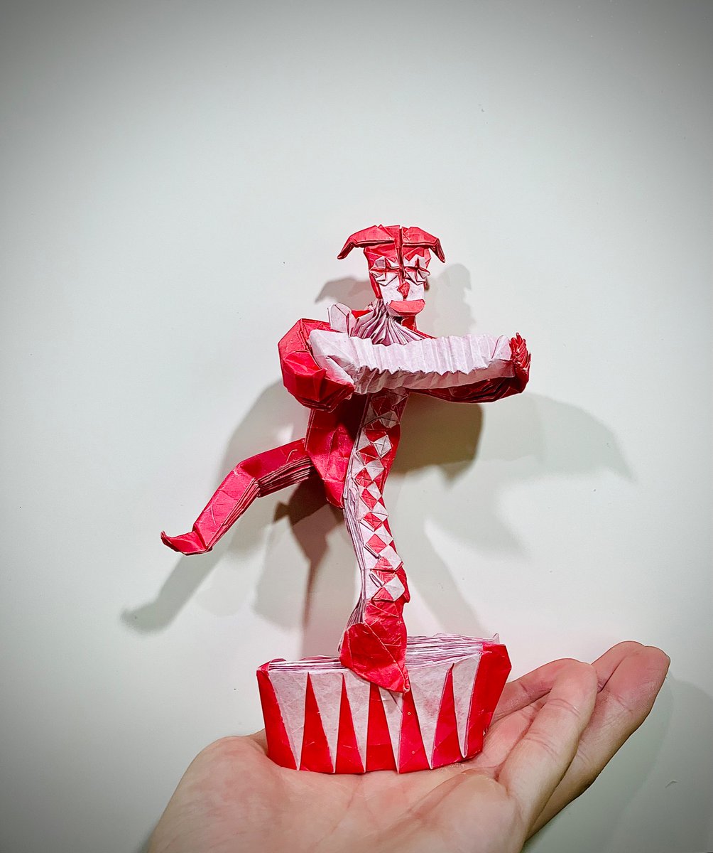lim_seungbin's tweet photo. Clown
Designed by Miyamoto Chuya
Folded by me
60cm paper
#종이접기 #한장접기 #취미 #origamiart #origami #paper #paperart #paperfolding #papercraft #instaart #hobby #handmade #art #折り紙 #折りたたむ https://t.co/CYmqIMhBcY