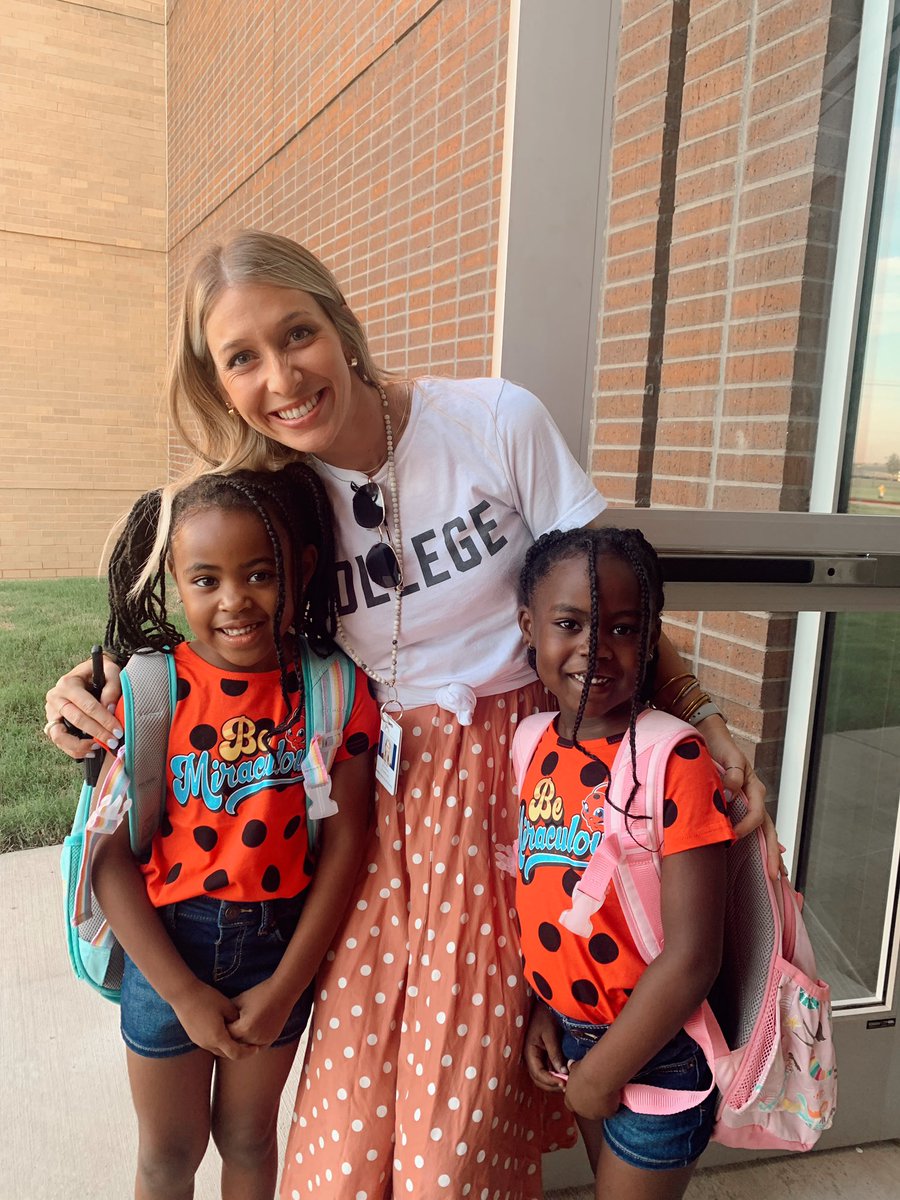 SmileyCounselor's tweet photo. These girls showed up every day of College Week matching and on POINT!! For day was no exception. Their smiles and cuteness overload made my DAY! Had to get a pic 🥰 @MinettElem https://t.co/hpPi0ZPTMR