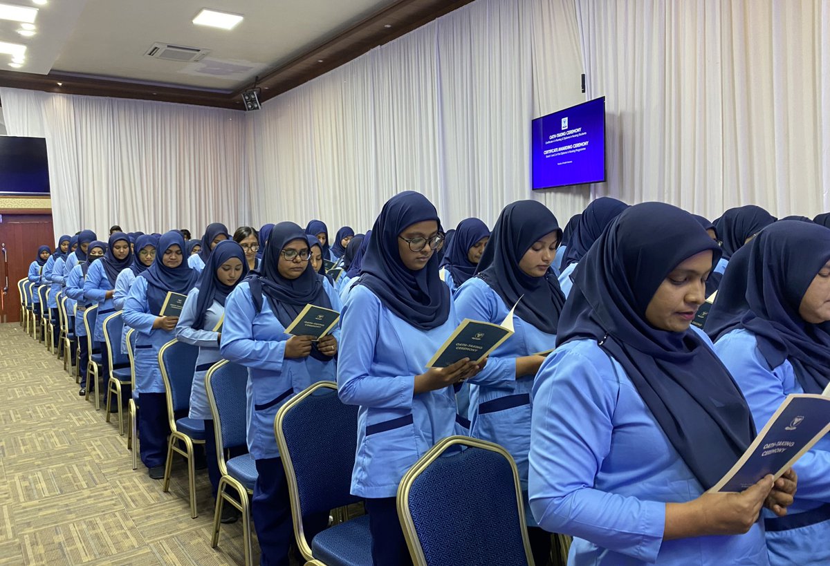 VillaCollegeMv's tweet photo. Invocation of oath and remarks by Ms. Thasleema Usman, Commisioner of Quality Assurance, @MoHmv.

 #oathtaking #certificateawarding #nursingprogramme #studyatvc https://t.co/dWYb5ib01q