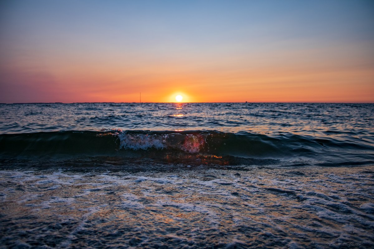 scottmcquinn1's tweet image. What an awesome start to this Friday! Enjoy this amazing Southern Maryland Sunrise on the Chesapeake. #gooddaydc #sunrise @TuckerFox5 @caitlinrothfox5 @ErinFox5DC @fox5dc @foxweather @SOMDWxNews @AyeshaKhanNews @ClaireFox5DC