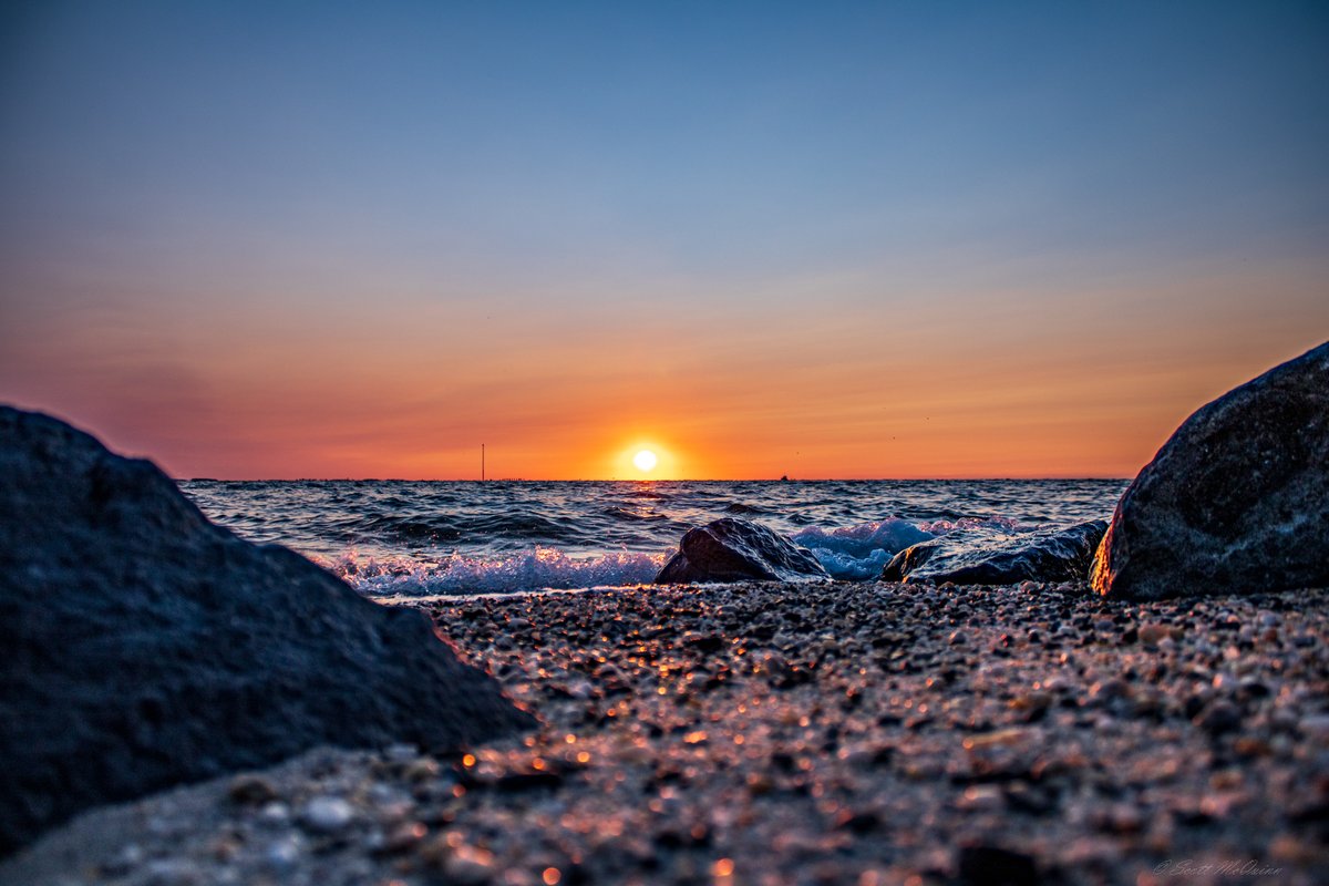scottmcquinn1's tweet image. What an awesome start to this Friday! Enjoy this amazing Southern Maryland Sunrise on the Chesapeake. #gooddaydc #sunrise @TuckerFox5 @caitlinrothfox5 @ErinFox5DC @fox5dc @foxweather @SOMDWxNews @AyeshaKhanNews @ClaireFox5DC
