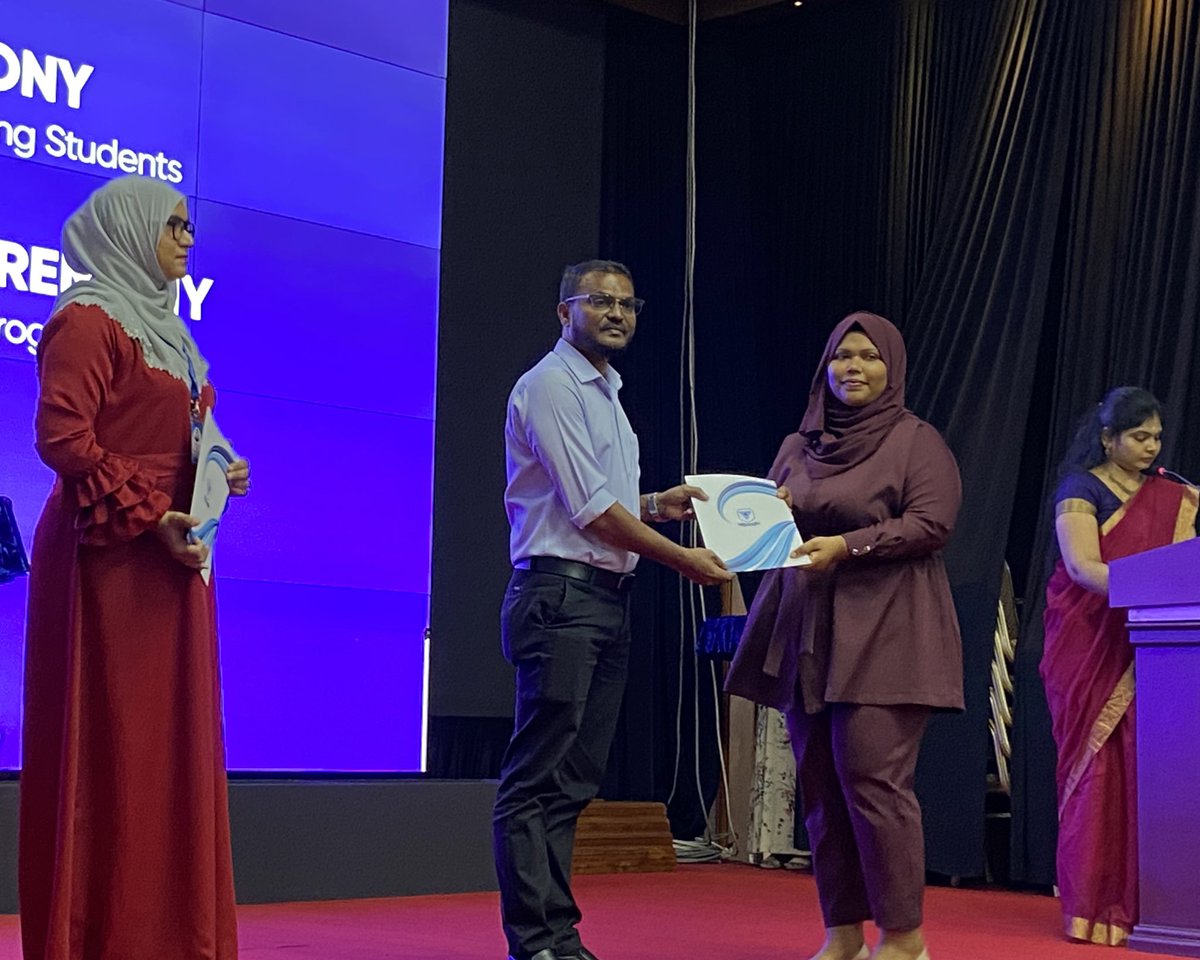 VillaCollegeMv's tweet photo. Certificate awarding by Dr. Ahmed Ashraf, Director General of Health Services, @MoHmv.

 #oathtaking #certificateawarding #nursingprogramme #studyatvc https://t.co/kMlNPJSkHO
