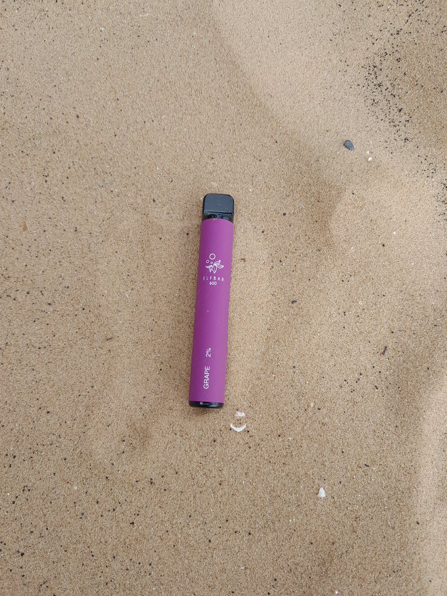 lizzie_prior's tweet image. Are disposable #vapes something we’re now going to need to add to @mcsuk survey forms? Why are we producing new #SingleUse disposable items 🤦‍♀️#GreatBritishBeachClean
