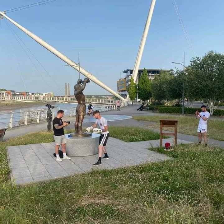 WelshRocky_1983's tweet photo. ππ‘π ππ€π π£ πΈπ‘π‘π£πππππ₯ππ π ππ
Thank you to #EdisonProject for sponsoring Newport's professional boxer @craigwoodruff challenge of the Lonsdale belt π₯π₯
Support local
πhttps://t.co/3JWHnmTVt0
#TeamWoodruff πΆβ¬
#TeamSMoA πͺπΌπ₯
#NewportsRocky π₯π΄σ §σ ’σ ·σ ¬σ ³σ Ώ https://t.co/GCvzRGEzCH