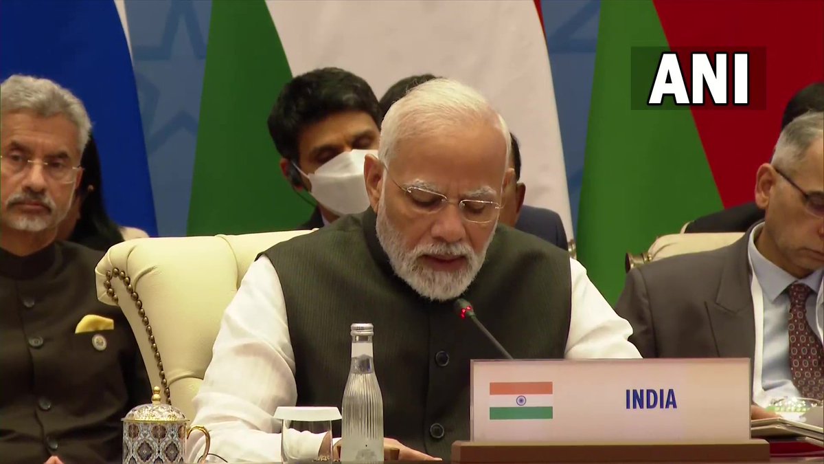 DrazeemKhan14's tweet photo. Itne baccho ka future secure karne ke bajaye Samarkand mai hissa laite hue hamare prime minister
Salute hai sir aapki soch ko 
#bjp gundo ki sarkar hai shi bolti #AAP govt ye log sirf bolte hai karte kuch nhi jo karte hai in ko karne nhi dete #ukrainereturnedstudents https://t.co/fwx5NjLeao