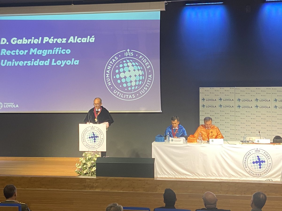 LoyolaAnd's tweet photo. Gabriel Pérez, rector de la Universidad Loyola, en su discurso inaugural asegura que “la calidad es el espejo en el que deben mirarse todas las universidades, independientemente de su naturaleza jurídica” y añade “lo importante es si son buenas, tienen calidad y son accesibles”. https://t.co/qgMo3p2GwY