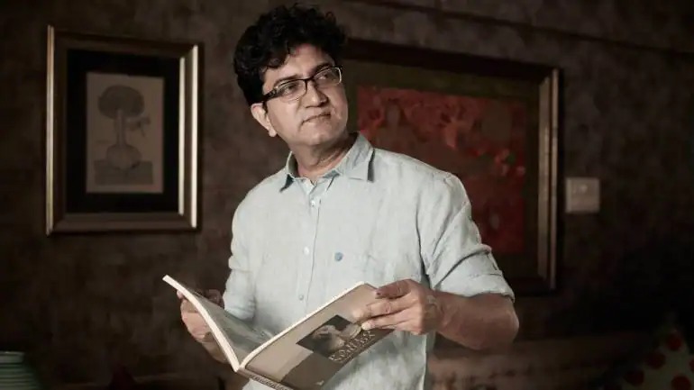 Happy birthday prasoon joshi ji. God bless you happiness.
HappyBirthday PrasoonJoshi 