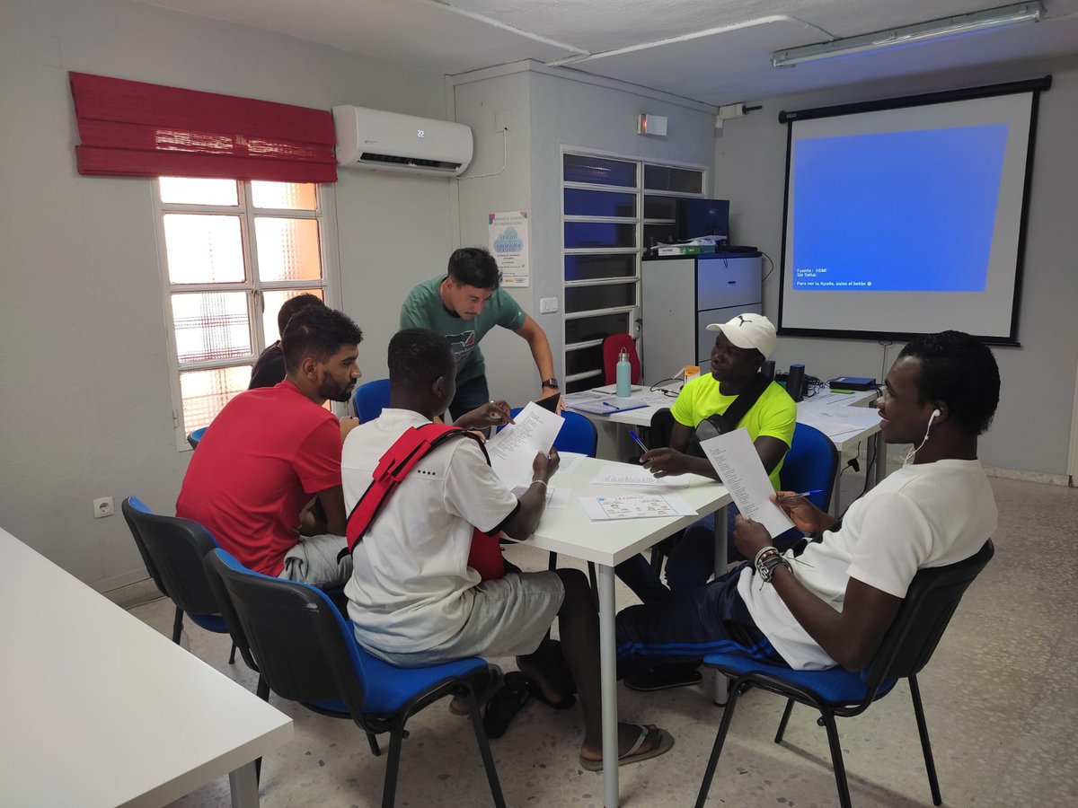 Prodiversa's tweet photo. 🌈Continuamos con el 𝗮𝗽𝗿𝗲𝗻𝗱𝗶𝘇𝗮𝗷𝗲 𝗱𝗲 𝗲𝘀𝗽𝗮𝗻̃𝗼𝗹 en el punto de atención a migrantes del 𝗖𝗔𝗣𝗜 𝗣𝗼𝗹𝗶́𝗴𝗼𝗻𝗼 𝗡𝗼𝗿𝘁𝗲 𝗱𝗲 𝗦𝗲𝘃𝗶𝗹𝗹𝗮.
#migrantes #aprenderespañol #inclusiónsocial #idiomas #PAIM #juntadeandalucia #IRPF https://t.co/WldouEtpUI