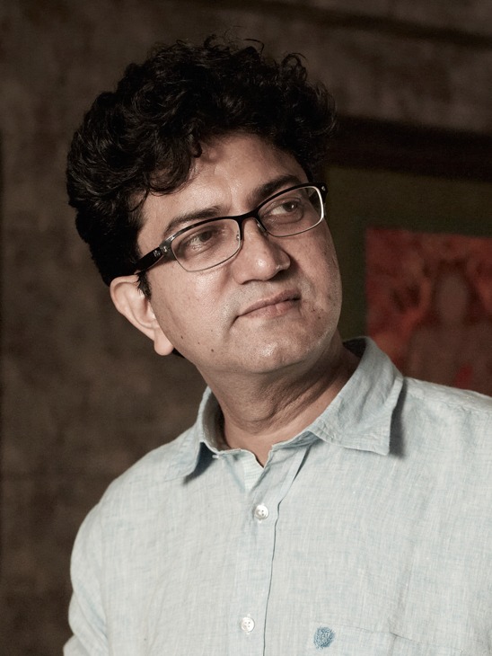 Happy Birthday Prasoon Joshi Ji, May you progress in your career like this.
HappyBirthday PrasoonJoshi 