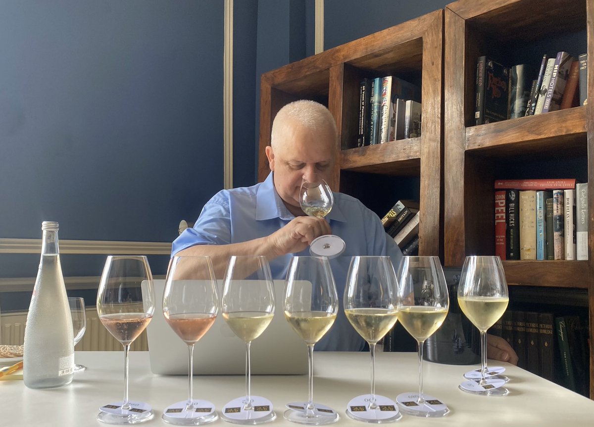 .<a href="/trentodoc/">Trentodoc</a> #superstar al @CSWWC2022, il più autorevole concorso al mondo sugli #spumanti, con 22 ori e 47 argenti: il #Trentodoc non solo supera tutti gli #spumantiitaliani, ma anche tutte le regioni spumantistiche del mondo, con la sola eccezione dello #Champagne