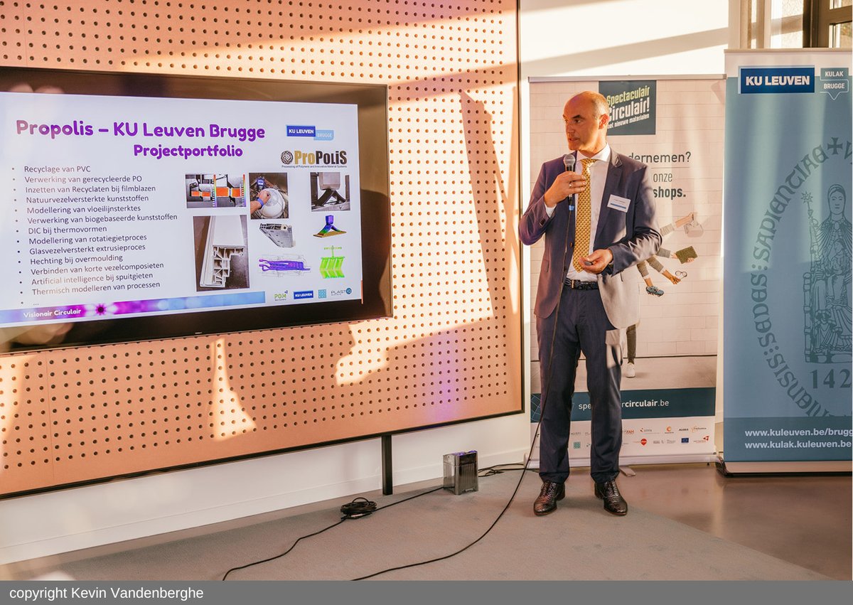 KULeuvenBrugge's tweet photo. Gisteren organiseerde onze onderzoeksgroep @NewMatProPoliS Visionair Circulair, een evenement rond circulaire economie in het Circular Materials Center te Kortrijk.
Lees meer over deze mooie samenwerking met de collega's van @KULeuvenKulak: https://t.co/yKG6qFlx9x https://t.co/UFIReW5fEx