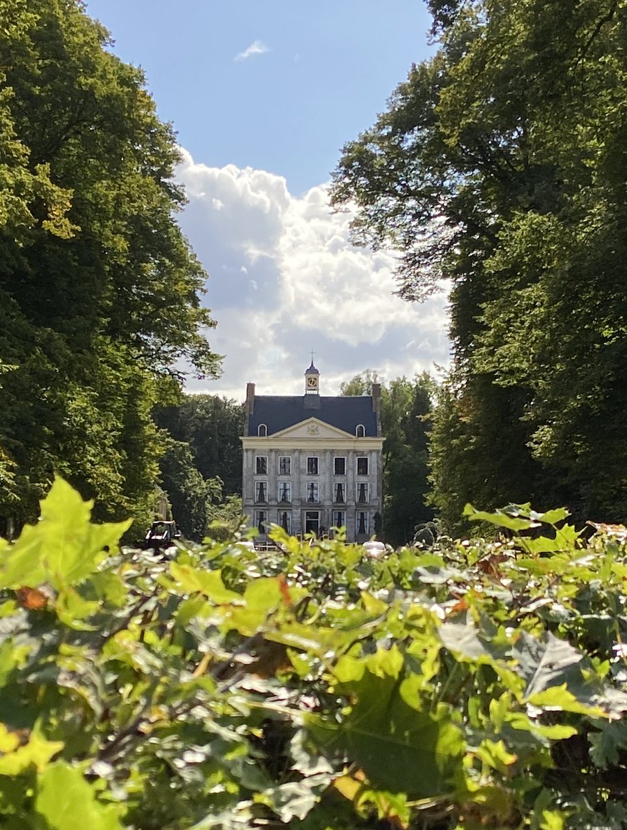 mveldhuis76's tweet photo. Kasteel ter Horst. Wat een prachtig kasteeltje😊
Vloeren kelders zijn stenen uit 1300.
Kasteel vanaf 1557.
Huidige vorm uit 1791.
#erfgoed #rooderfgoed #huis #kasteel #kasteelterhorst #loenen #veluwe https://t.co/zxXj9PqEmy