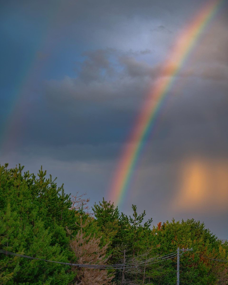 pixelbrew_'s tweet image. Rainbow and a ?

Can you ever get bored with Rainbows?. You can see bright “yellowish light ball” in the sky next to the Rainbow and I have no clue how to explain this! 

#PhotoOfTheDay 
#Rainbow