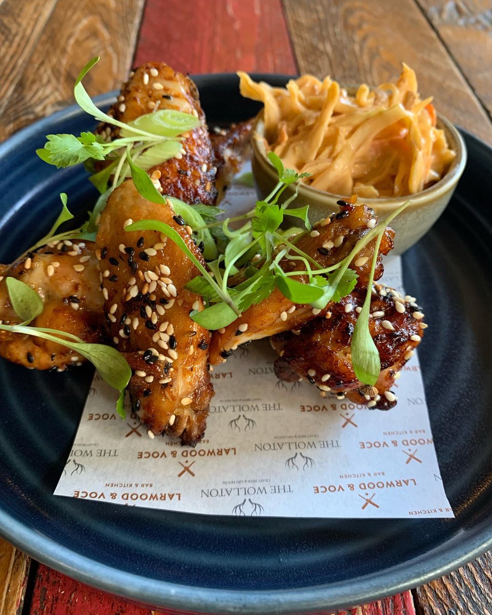 TheWollatonPK's tweet photo. New dish!
Gochujang glazed chicken wings, ssam jang slaw, toasted sesame seeds. ๐
#chickenwings #gochujang #ssamjang #toastedsesameseeds #newmenu https://t.co/HsF9Q7xzQH