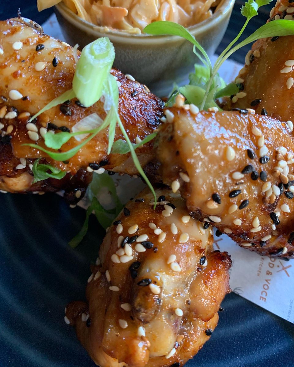 TheWollatonPK's tweet photo. New dish!
Gochujang glazed chicken wings, ssam jang slaw, toasted sesame seeds. ๐
#chickenwings #gochujang #ssamjang #toastedsesameseeds #newmenu https://t.co/HsF9Q7xzQH