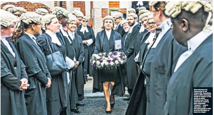 Fabulous photo by <a href="/PohleRichard/">Richard Pohle</a> in <a href="/thetimes/">The Times and The Sunday Times</a> today of <a href="/Kirsty_Brimelow/">Kirsty Brimelow KC</a>, leading <a href="/TheCriminalBar/">The CBA</a>'s tribute to Queen Elizabeth II, laying a wreath <a href="/HonSocGraysInn/">Gray's Inn</a> yesterday afternoon.