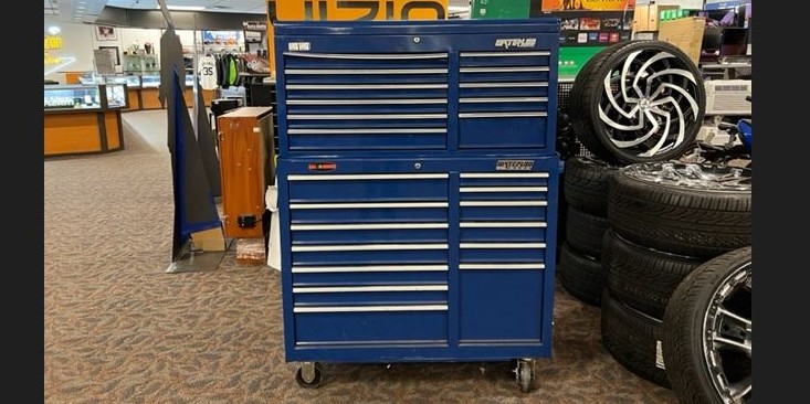 pawndetroit's tweet photo. Your garage needs: #wheels #rims #smarttv #toolchest 

#vizio #toolbox #toolsofthetrade #garagegoals #rimsforsale #rimsandtires #rimswheels #Roku #detroit https://t.co/oPq5ExQUWj