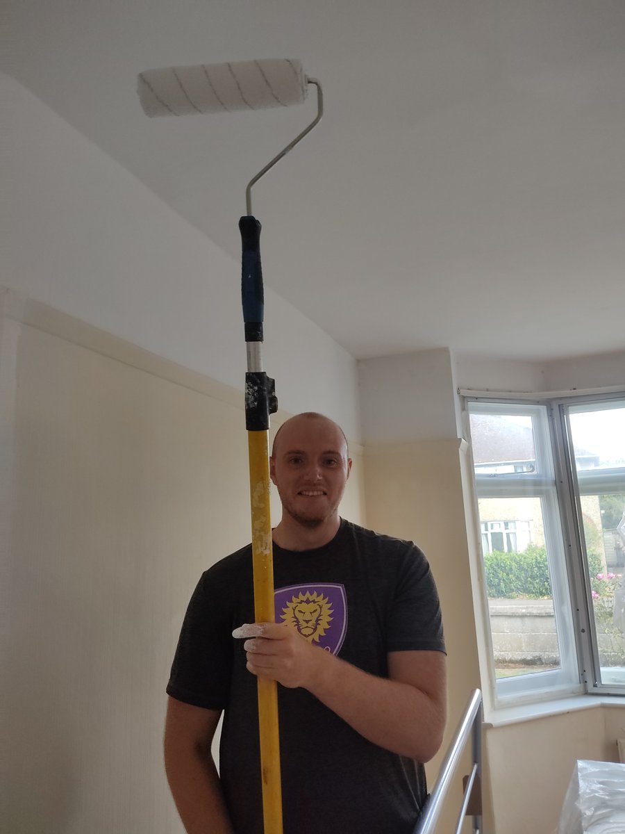 JoinTeamOxford's tweet photo. Huge thank you to team @NationalGridESO sprucing up one of @aspireoxonline Social Lettings' properties last week! Armed with paintbrushes and rollers, it was fab having the team help get the house ready for new residents to move in and have a secure place to call home. Go team! https://t.co/sH3Qqgi1BT