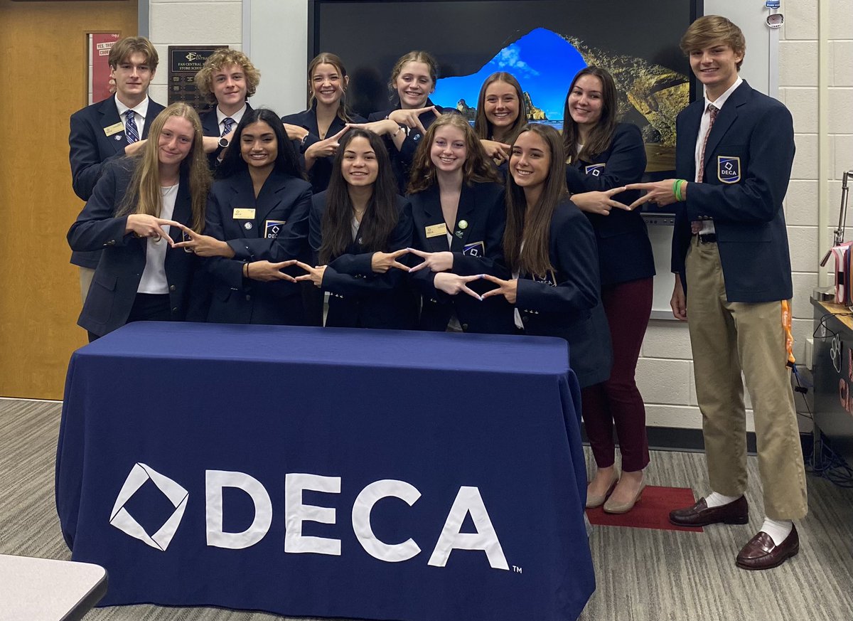 MrsCMacAllaster's tweet photo. FCHS DECA Officer Pinning Ceremony. This group of student leaders are doing great things! #chouse @ForsythCHS @FCCollegeCareer @fchsdeca @DrJoshLowe ❤️🐾🖤 https://t.co/XG11ZhKEu0