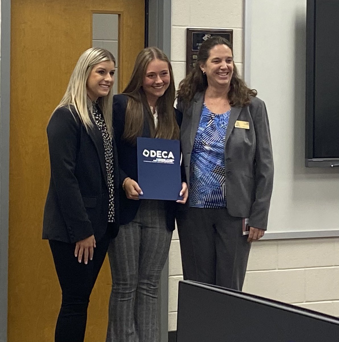 MrsCMacAllaster's tweet photo. FCHS DECA Officer Pinning Ceremony. This group of student leaders are doing great things! #chouse @ForsythCHS @FCCollegeCareer @fchsdeca @DrJoshLowe ❤️🐾🖤 https://t.co/XG11ZhKEu0
