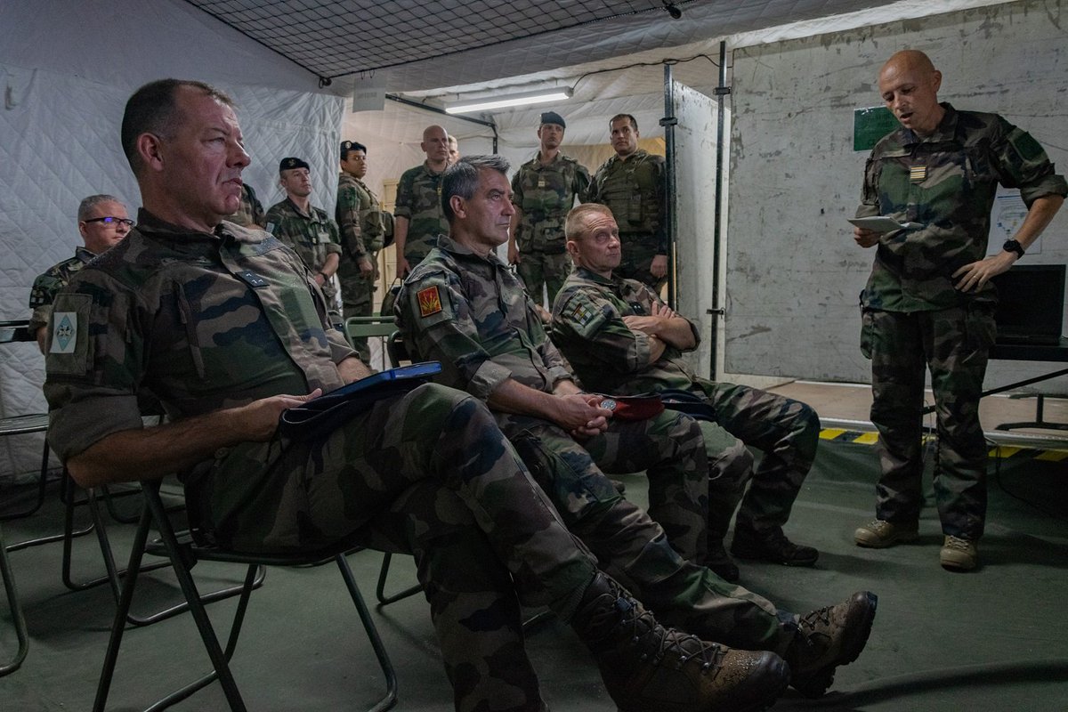 7e_brig_blindee's tweet image. Un honneur d'accueillir le GCA TOUJOUSE @Commandement_FT à l'état-major de @7e_brig_blindee et au #CFIM-3eRCA pour son 1er déplacement terrain.